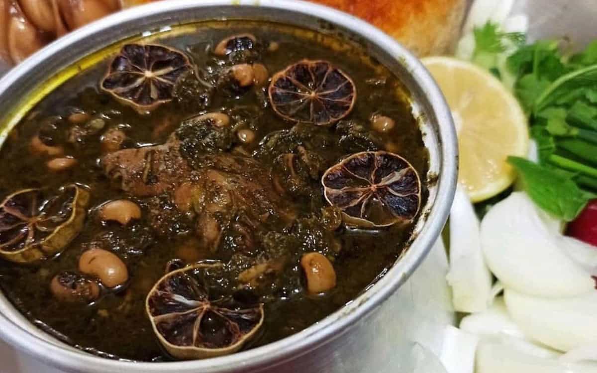 طرز تهیه قورمه سبزی با لوبیا چشم بلبلی